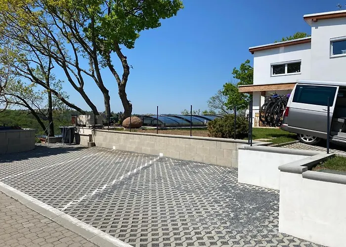 - E - Vyhlídka Nad řekou Lodge